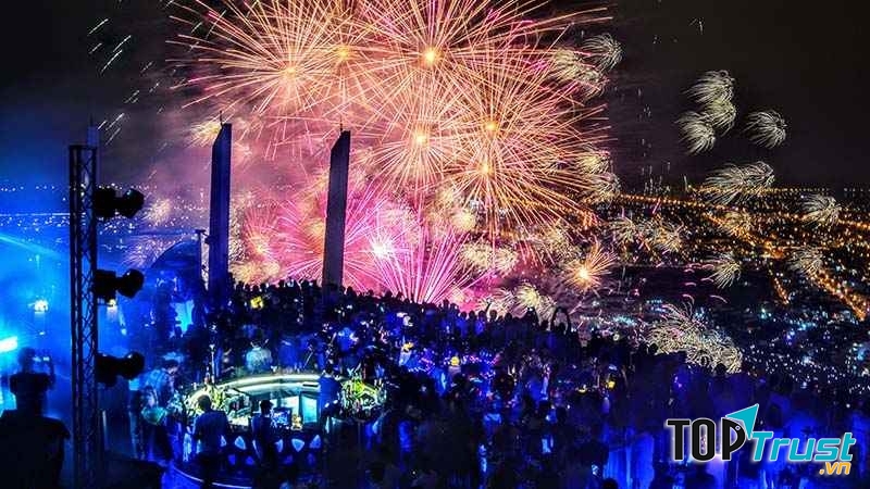 Sky 36 - Địa điểm hấp dẫn để ngắm pháo hoa.