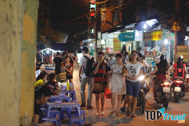 Phố Lê Văn Hiến,Học viện Tài chính