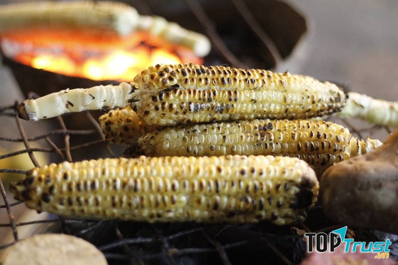 Phố Lê Văn Hiến,Học viện Tài chính