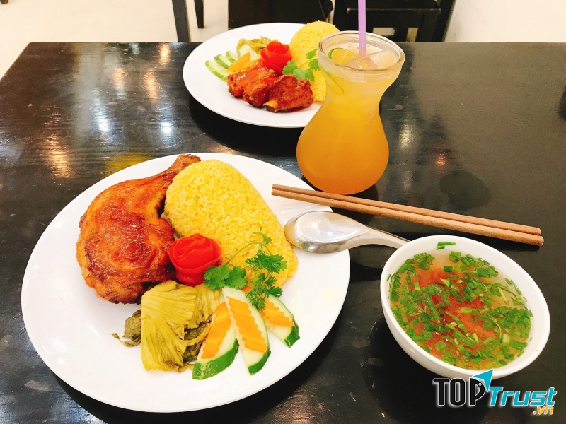 Cách trang trí món ăn đẹp tại 2T - Cơm Đảo Các Món