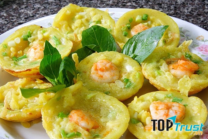 Bánh khọt vàng ươm với hương vị đậm đà