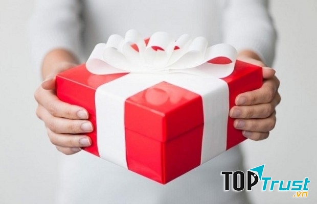 Không món quà nào bằng tình yêu bạn dành cho cô ấy