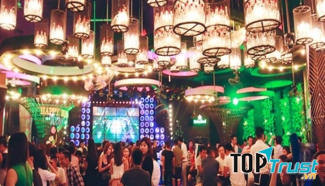 Không gian hiện đại của OQ Lounge Pub DnD.