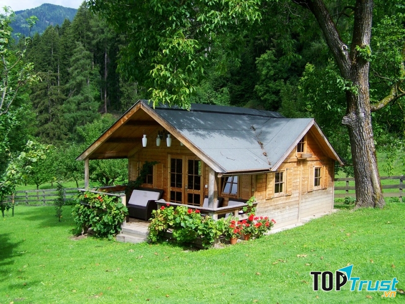 Em hạnh phúc trong ngôi nhà của mình