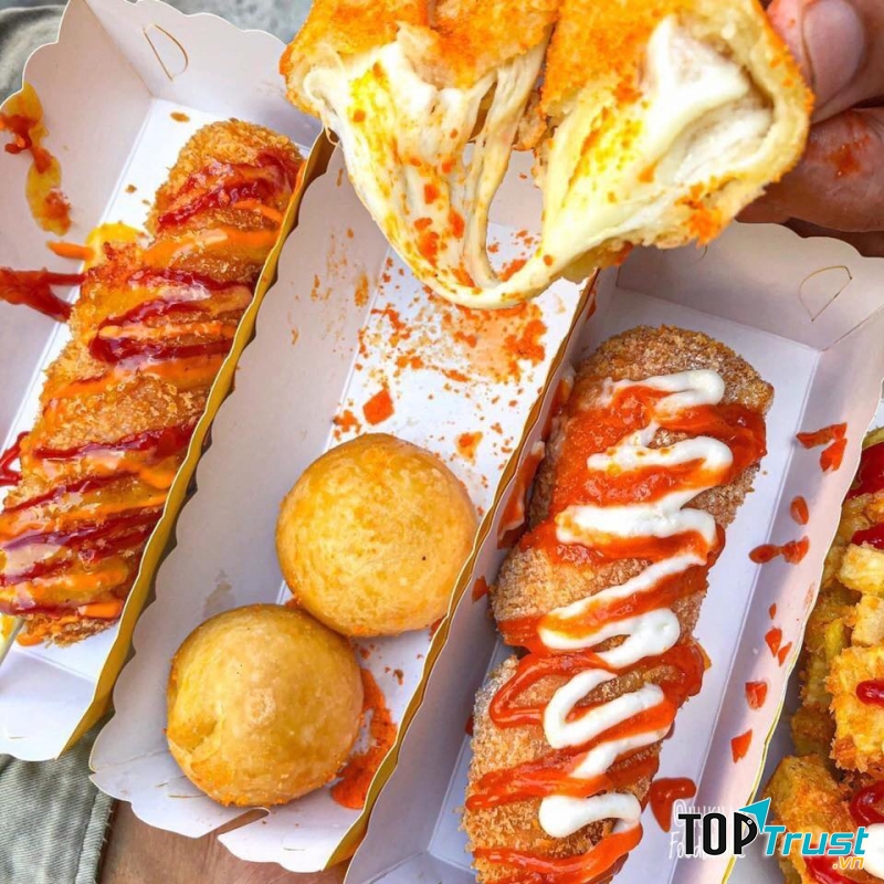 Cheese ball - Hotdog Phô mai tại Emm Coffee by Đông Phương