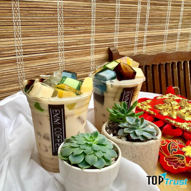 Emm Coffee by Đông Phương