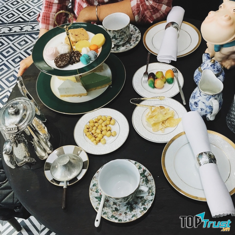 Dynasty Tea House còn có những set bánh ngọt phù hợp với trà để bạn chọn lựa thưởng thức.