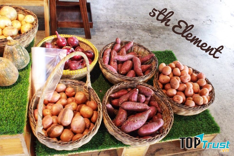 Rau củ tại cửa hàng