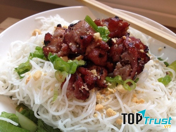 Bún thịt nướng