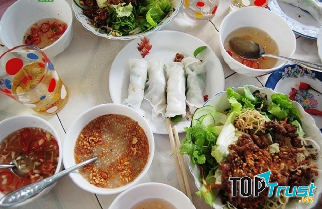 Bánh ướt thịt nướng