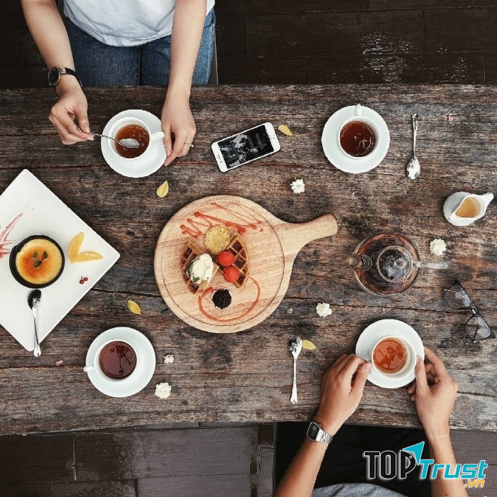 6 Degrees cực kỳ phù hợp cho buổi hẹn hò lãng mạn bên Hồ Tây lộng gió
