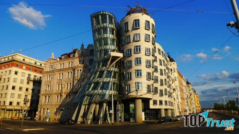 Tòa nhà khiêu vũ