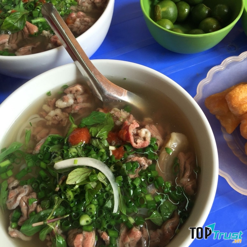 Phở bắp bò, lõi rùa tại Phở Mặn Gầm Cầu