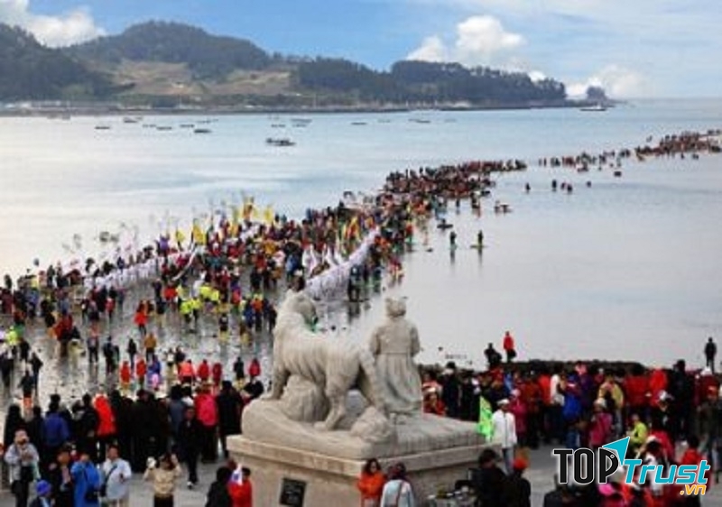 Vùng biển tự tách đôi ở Hàn Quốc