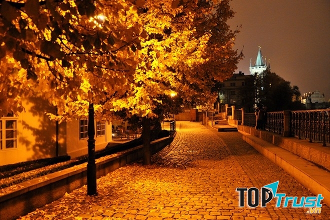 Phố tháng mười một