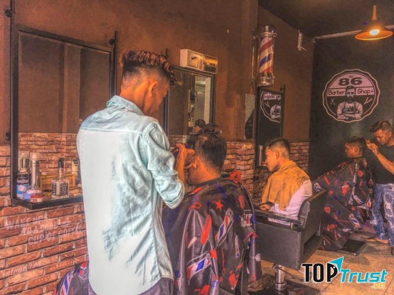 Nhân viên chuyên nghiệp, đam mê với nghề