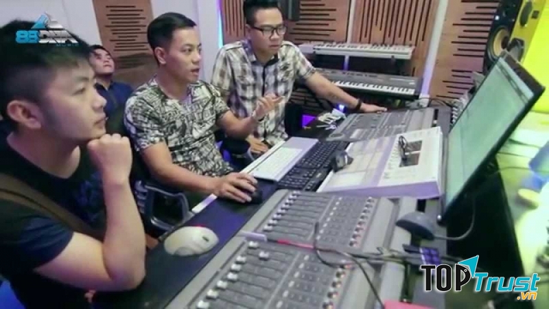 Học viện cũng là nơi đi tiên phong trong lĩnh vực đào tạo Turntablist chuyên nghiệp