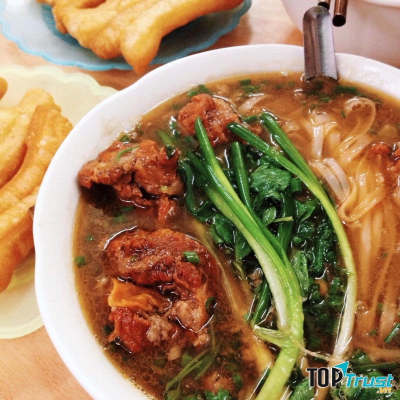 Phở sốt vang tại quán Phở Ấu Triệu