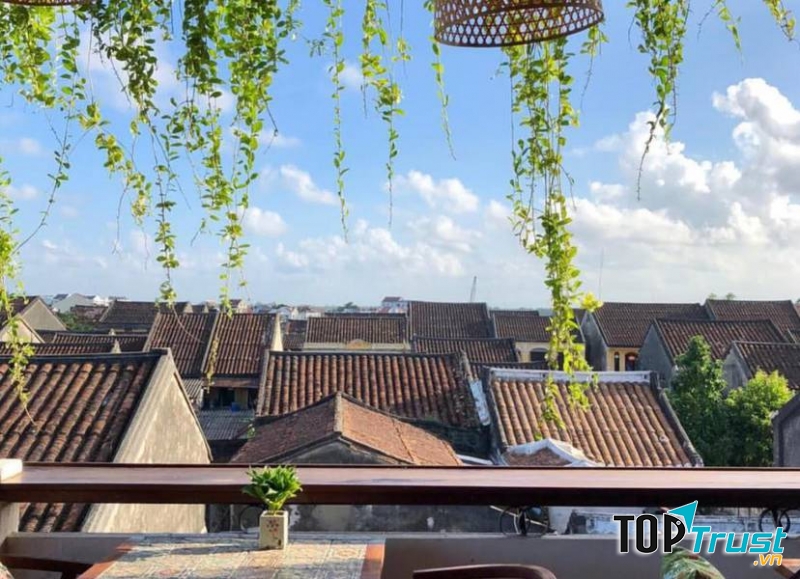 Tầng 2 của 92 Station được phủ dây leo xanh mát mắt