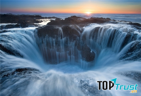 Thác nước Thor’s Well