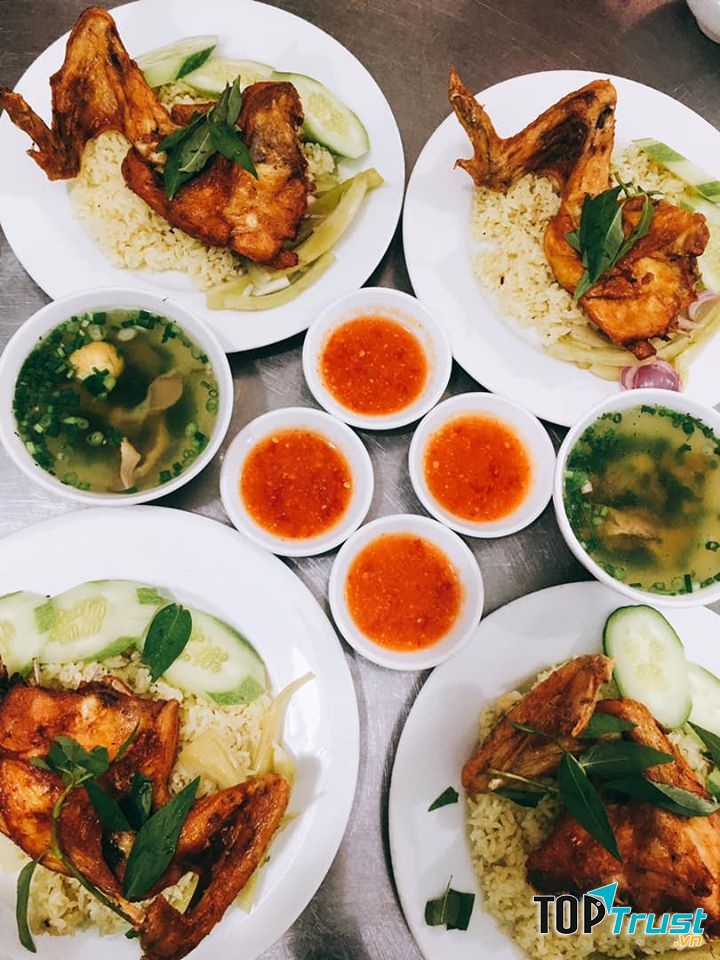 A Hậu Quán - Cơm Gà Phú Yên