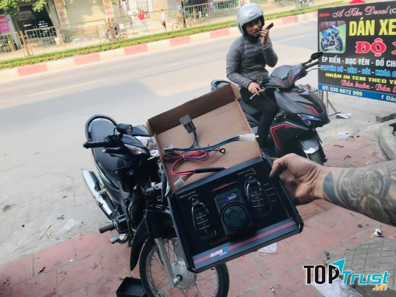 A Tiến Decal