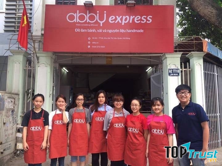 Đội ngũ nhân viên đông đảo