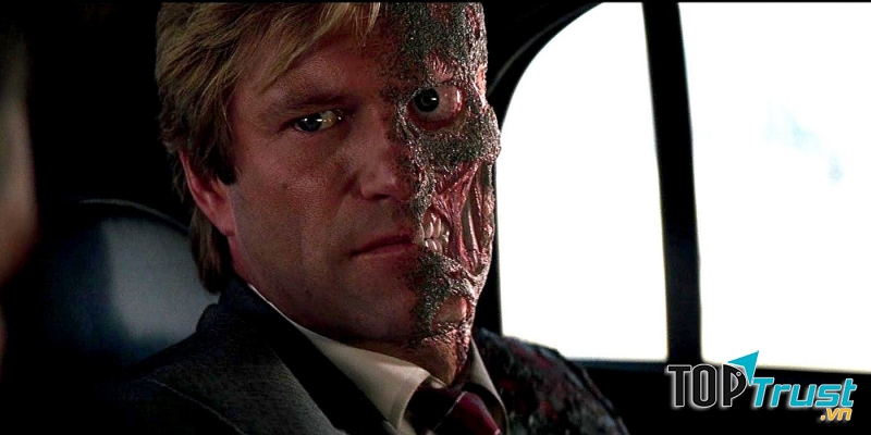 Harvey Dent - từ người tốt trở thành ác nhân