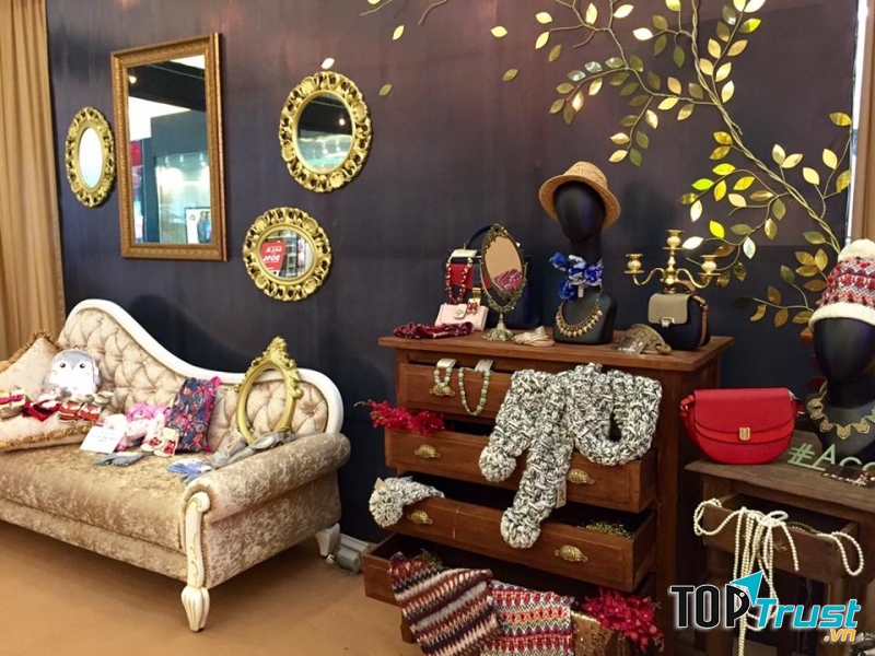 Một góc Accessorize Crescent Mall