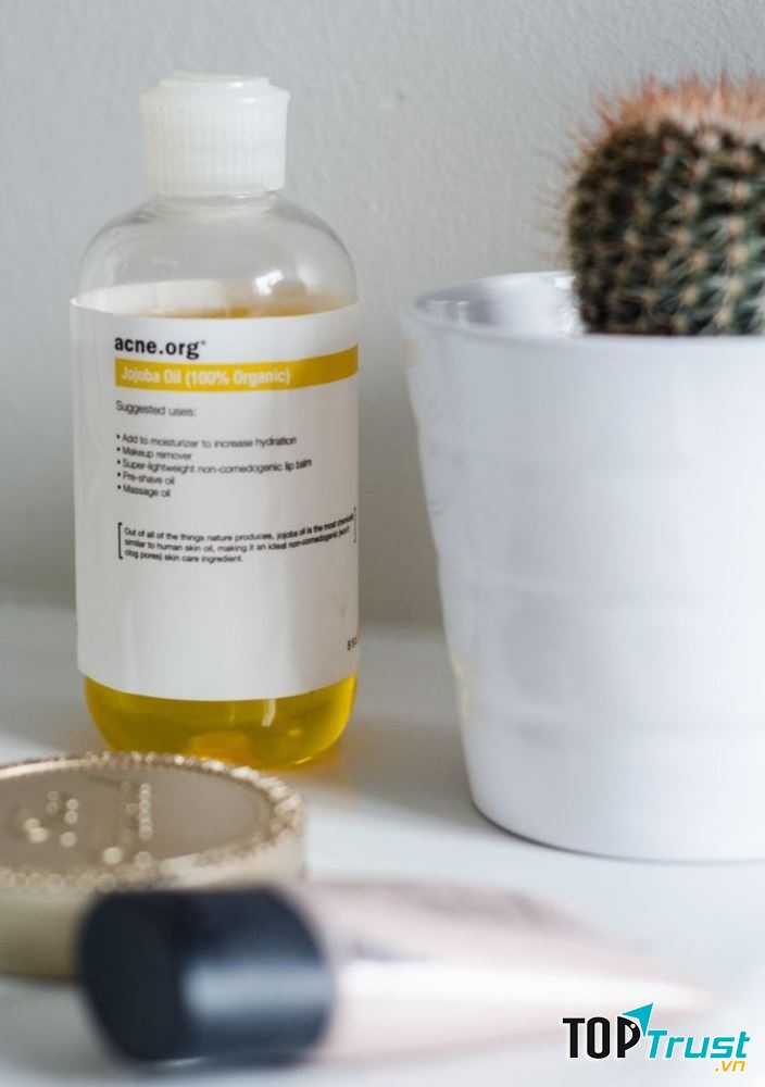 Dầu có thể dùng để dưỡng da, tẩy trang, dưỡng tóc, điều trị gàu, dưỡng môi,….