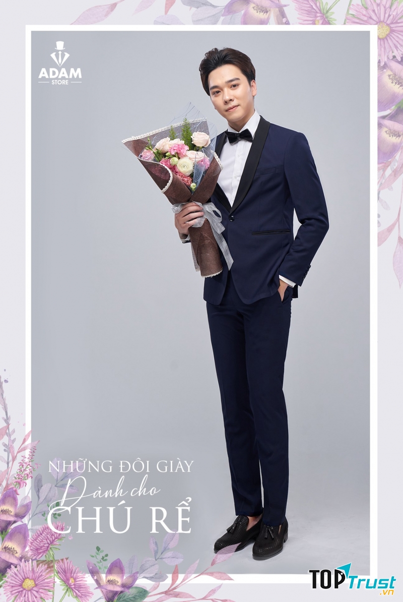 Adam Store sử dụng nhiều cách phối màu sặc sỡ để tạo ra vẻ trẻ trung cho những bộ vest của mình