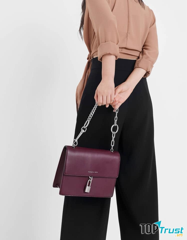 Charles & Keith chiếc túi xách đang rất được ưa chuộng