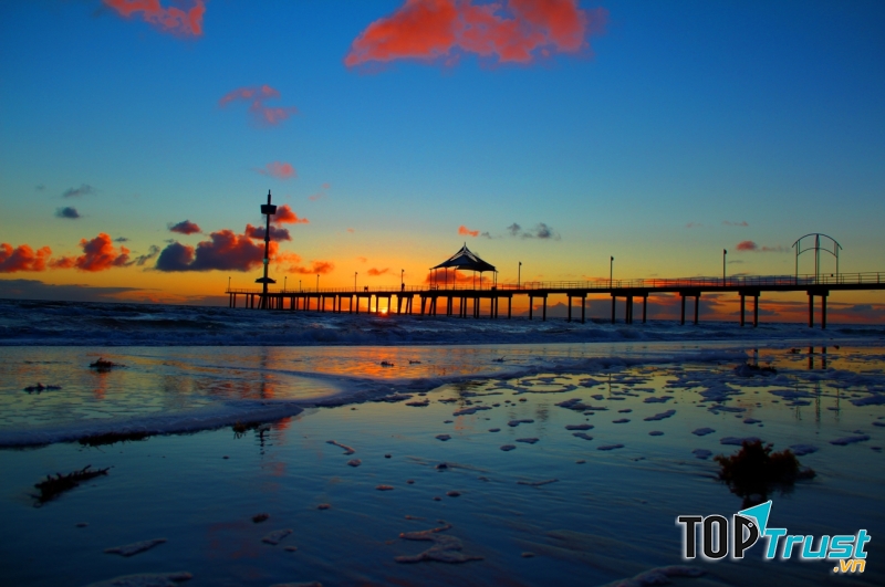 Hoàng hôn tại bãi biển Brighton ở Adelaide (Úc)
