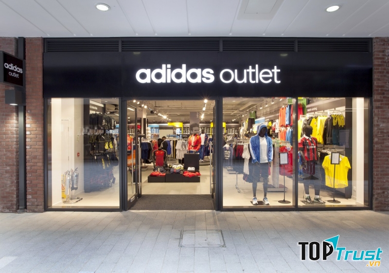 Cửa hàng rộng rãi, được sắp đặt hợp lý