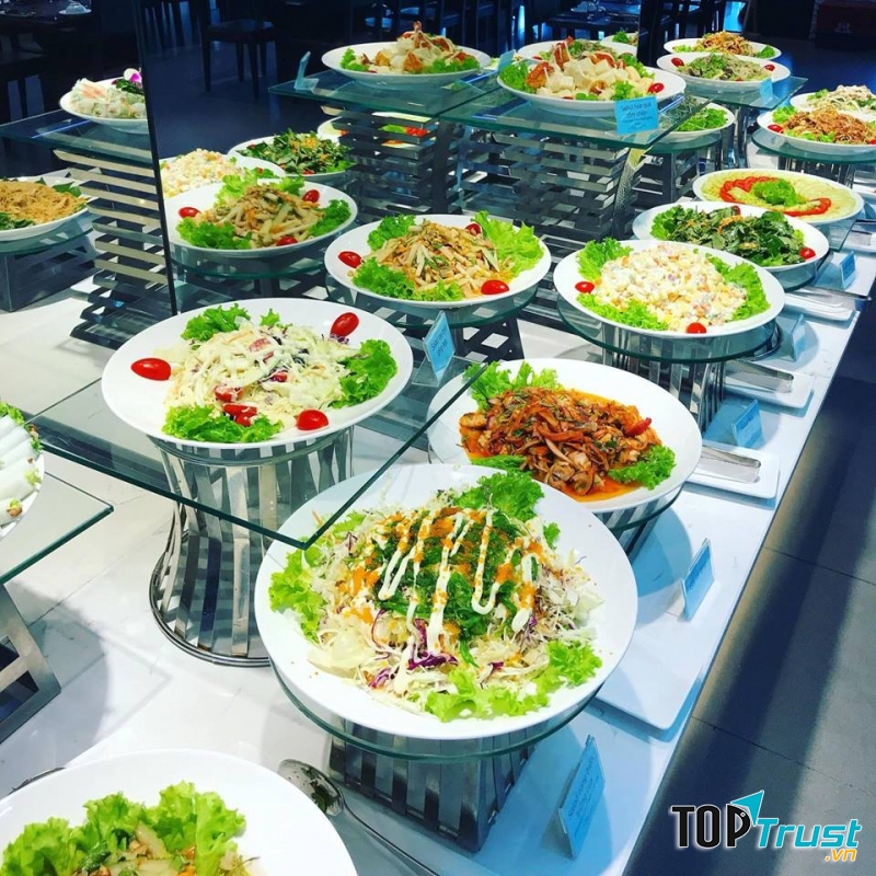 Buffet hấp dẫn tại nhà hàng