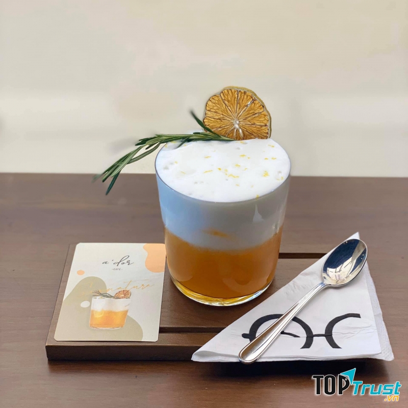 A'dor có không gian sáng sủa, mát mẻ, ngay mặt tiền đường Ba Tháng Hai