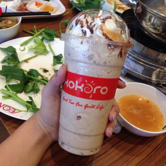 Đến quán KoKoRo ở tầng 2 của trung tâm mua sắm Aeon Mall Tân Phú bạn sẽ được thử món các loại bánh và nước uống  ngon như thế này.