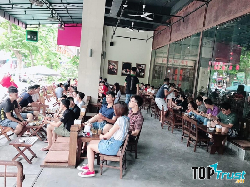 Không gian của quán rất rộng rãi và thoáng đãng