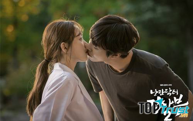 Ahn Hyo Seop và Lee Sung Kyung  trong Romantic Doctor Teacher Kim 2