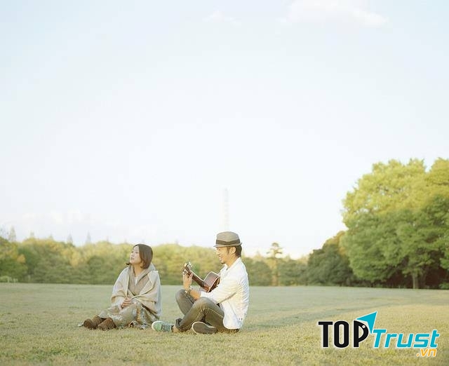 Ai sẽ theo em đến hết cuộc đời