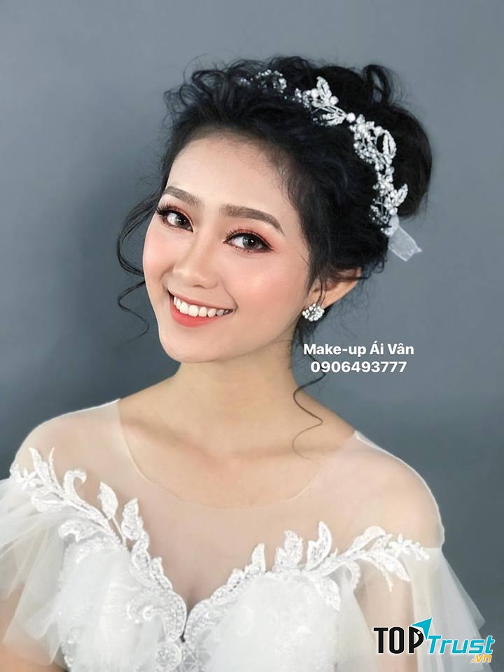 Ái Vân Make-up