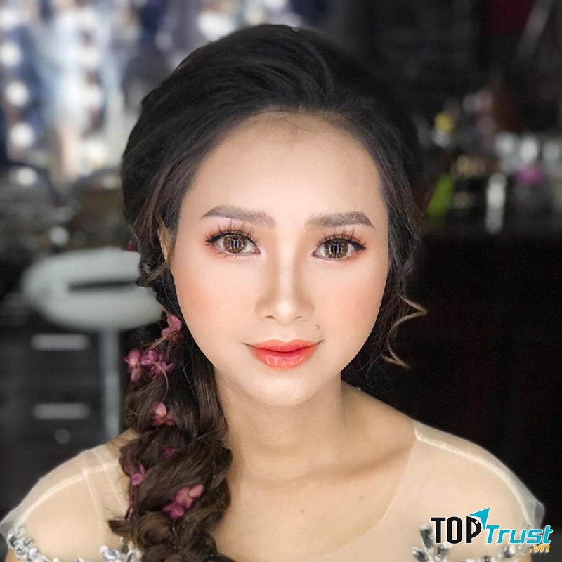 Ái Vân Make-up
