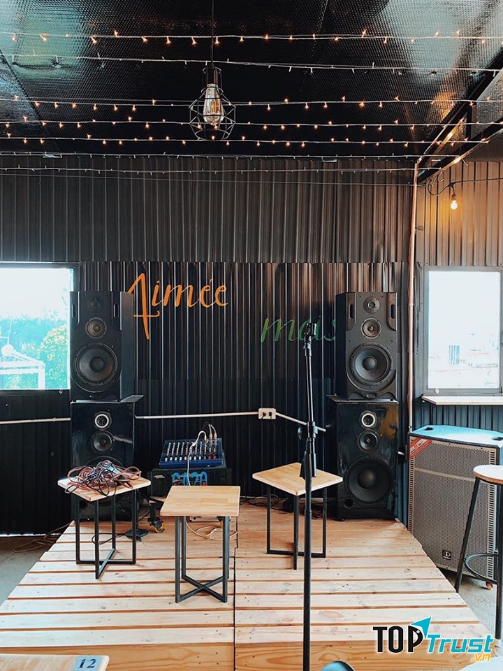 Góc nhạc sống lôi cuốn rất nhiều bạn trẻ