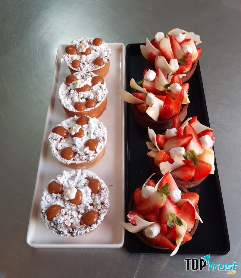 Alafolie pastry and bakery một địa chỉ mà nhiều du khách nước ngoài lựa chọn, bởi hương vị chuẩn và phong cách phục vụ chuyên nghiệp của tiệm