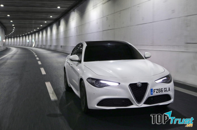 Hình ảnh rò rỉ phần đầu xe Alfa Romeo 5-series