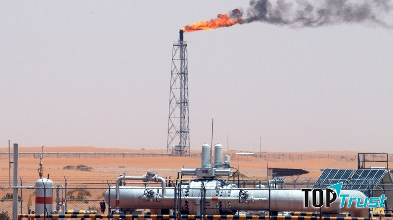 Là một nước xuất khẩu dầu mỏ, giá xăng dầu ở Algeria thường xuyên ở mức thấp.