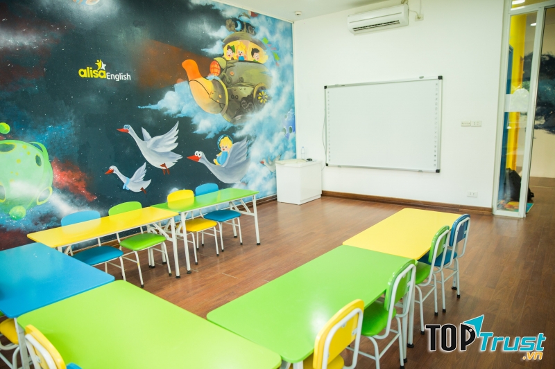 Lớp học hiện đại tại Alisa