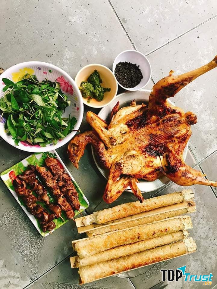 Gà nướng cơm lam