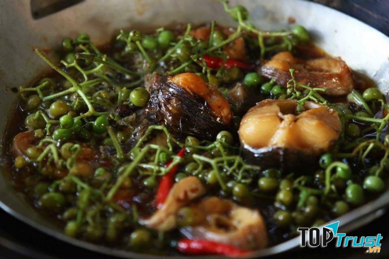 Món ăn gia đình hấp dẫn tại nhà hàng