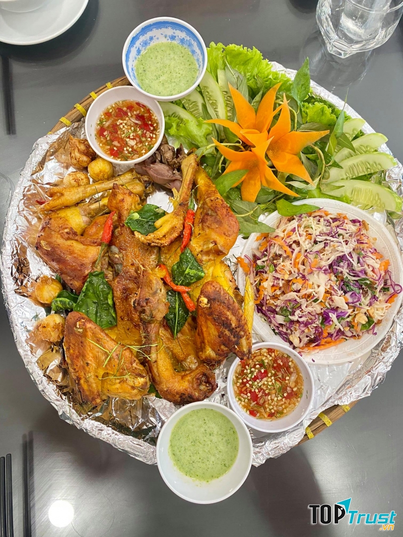 Ẩm Thực Sân Vườn Mái Lá